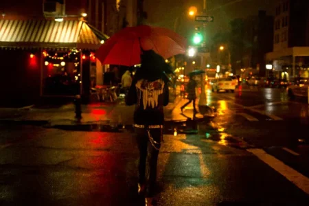 Fenomena "Late-Night Photography": Tren Motret di Tengah Malam yang Lagi Digemari Anak Muda 2026